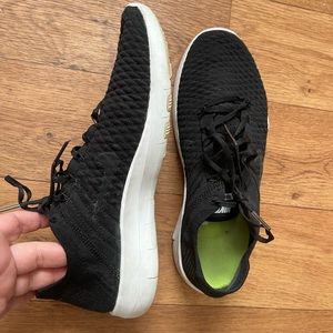 Women’s Size 11 Black and White Nike